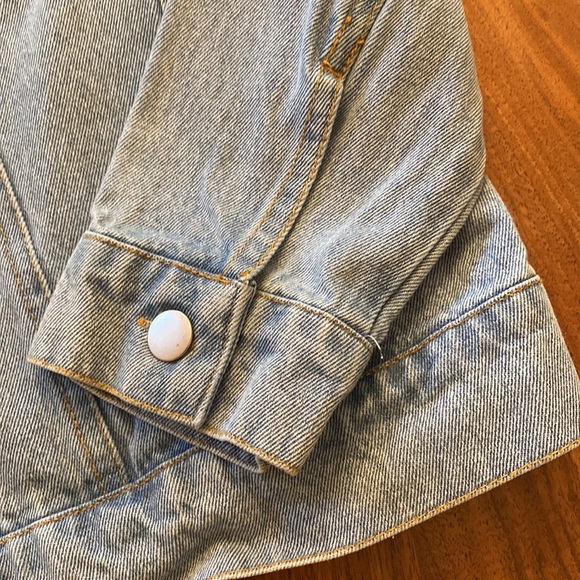 Forever 21 boxy jean jacket. Size S - Picture 5 of 5